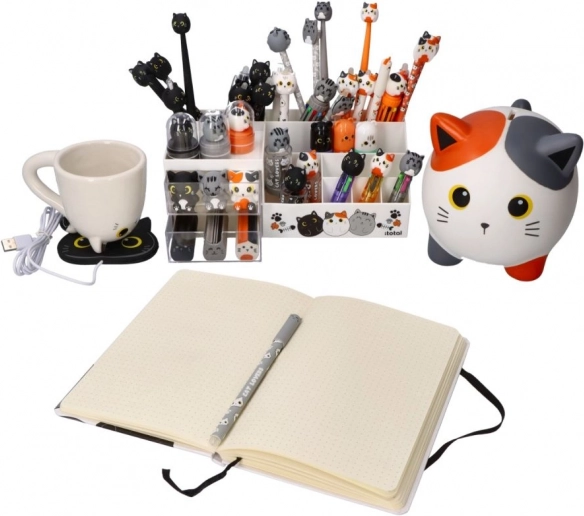 Dolce design con gattino per rendere piacevole lavoro e studio