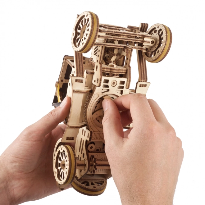 Pezzo meccanico in legno storico auto di Ugears