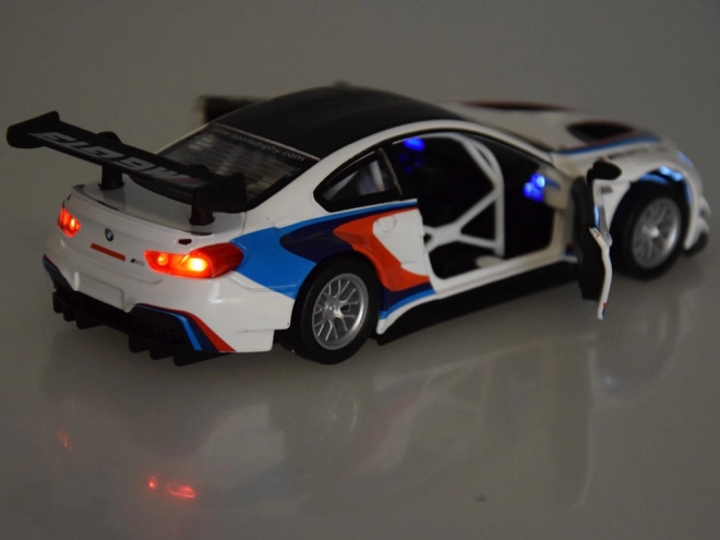 Modello in metallo BMW M6 GT3 con luce e suono in scala 1:32