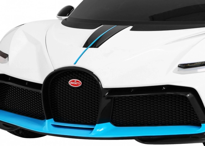 Bugatti Divo Macchinina a batteria per bambini bianca + telecomando + EVA + avvio lento + LED MP3
