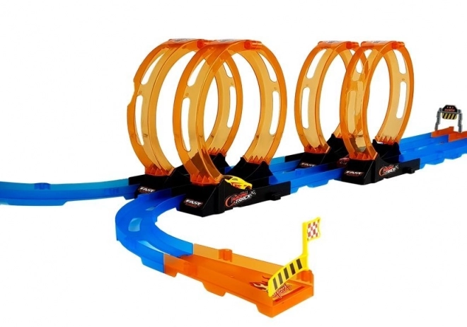 Pista da corsa con quadruplo loop per bambini