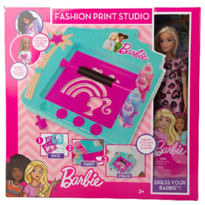 Studio di moda Barbie con bambola