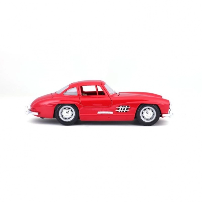 Modellino di Auto Mercedes-Benz 300SL Rosso in Scala 1:24