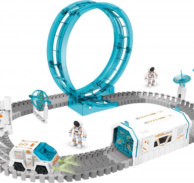 Pista cosmica con proiettore e cosmonauta