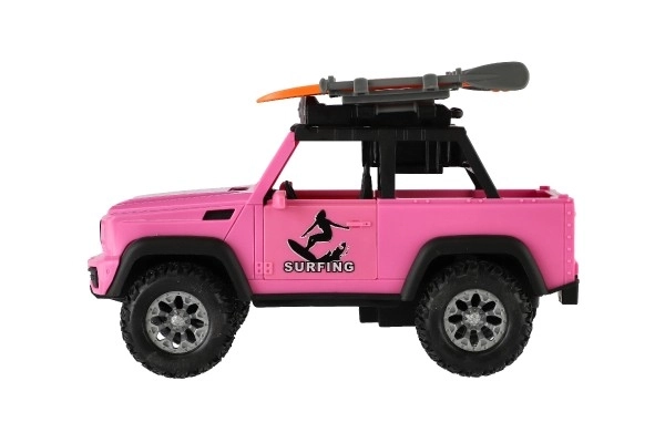 Auto fuoristrada con surfs rosa