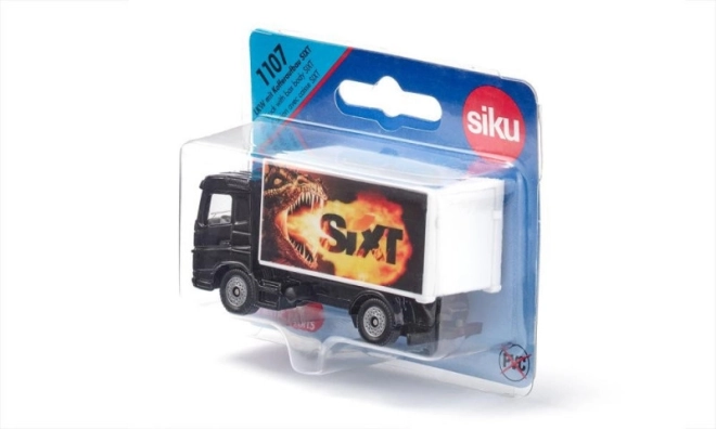 Camion con carrozzeria a cassone chiuso
