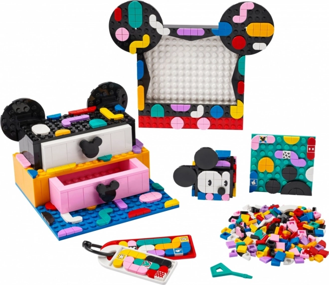 Cassetti con le iconiche orecchie di MICKEY