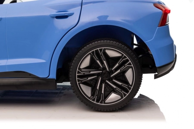 Auto a batteria AUDI e-tron GT blu