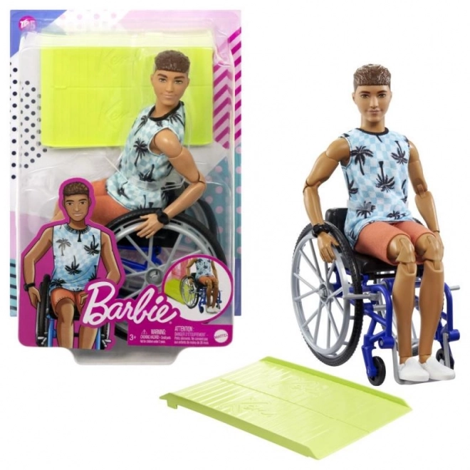 Ken in sedia a rotelle con top a quadri blu