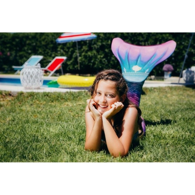 Divertimento in piscina e in giardino