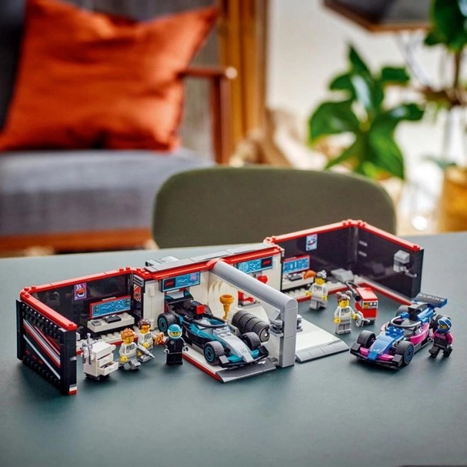 Garage e bolidi Mercedes-AMG e Alpine LEGO City