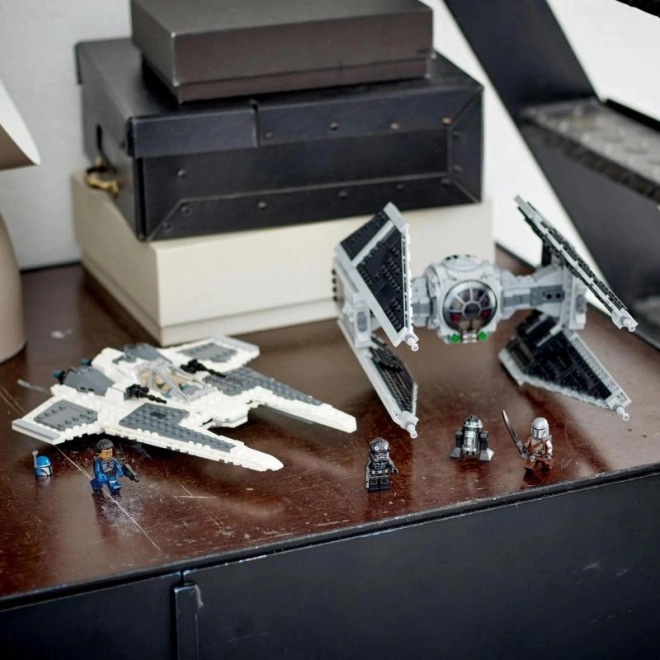 Set Battaglia Mandaloriana Fang Starfighter e TIE Interceptor