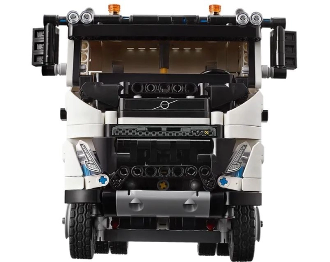 Autentico VOLVO FMX con cabina e motore funzionanti