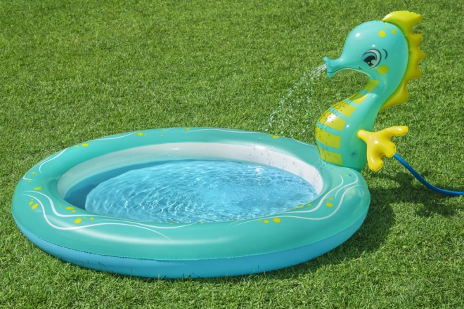 Cavalluccio marino con spruzzo per un divertimento rinfrescante