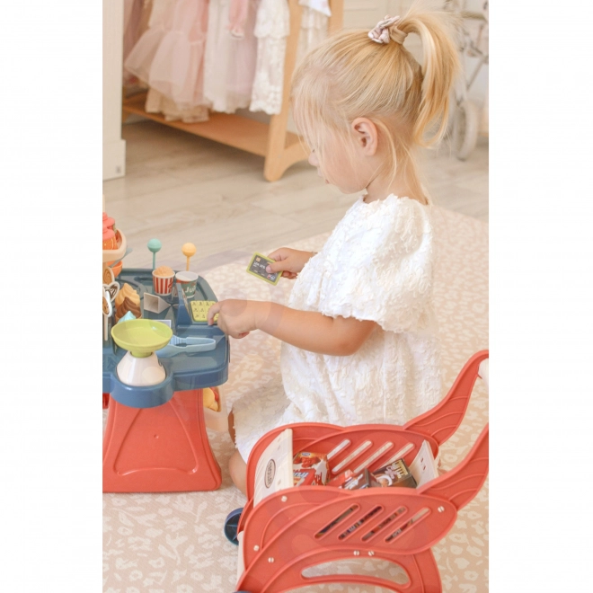 Supermercato con carrello della spesa per bambini