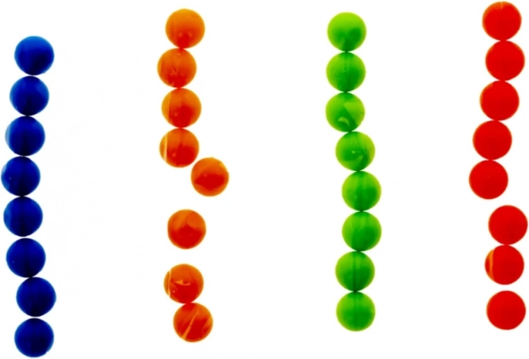 Allenamento della motricità fine con palline colorate