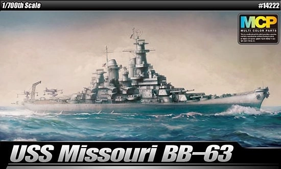 Modello plastico della nave da guerra USS Missouri BB-63