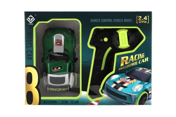 Auto da corsa RC verde con luci