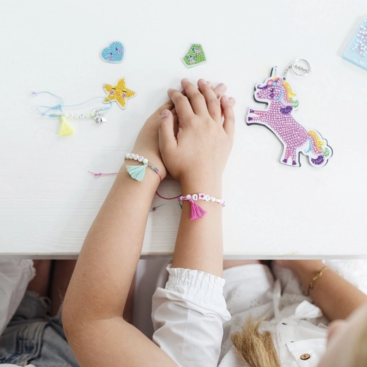 Braccialetti alla moda con perline e nappine