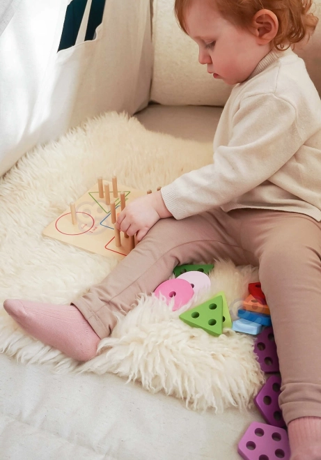 Puzzle di legno con forme geometriche