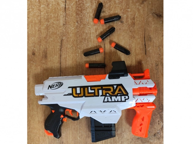 Blaster Nerf Ultra AMP con 6 Dardi in Schiuma