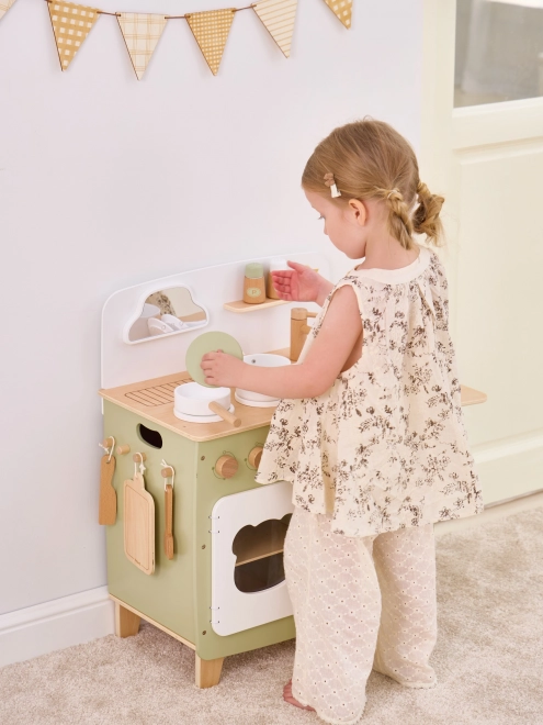 Cucina in legno con accessori