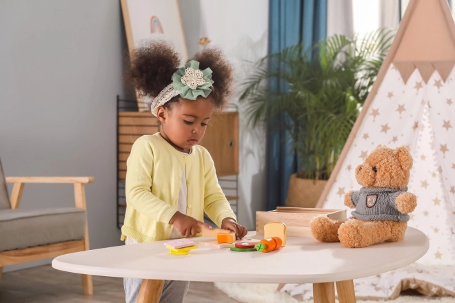 Cibo in legno per bambini da tagliare