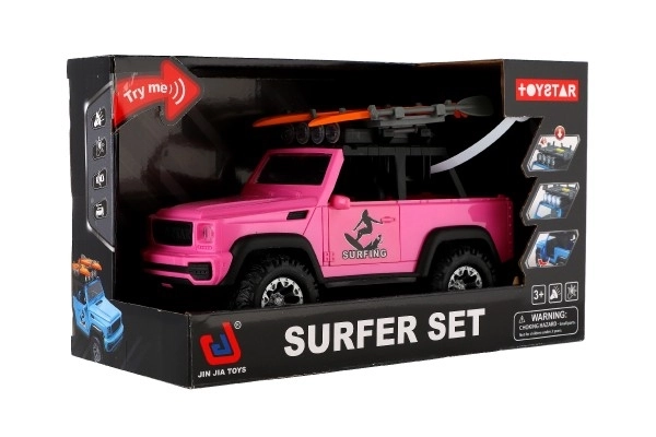 Auto fuoristrada con surfs rosa