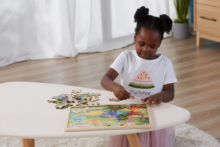 Cornice in legno stabile per un facile assemblaggio