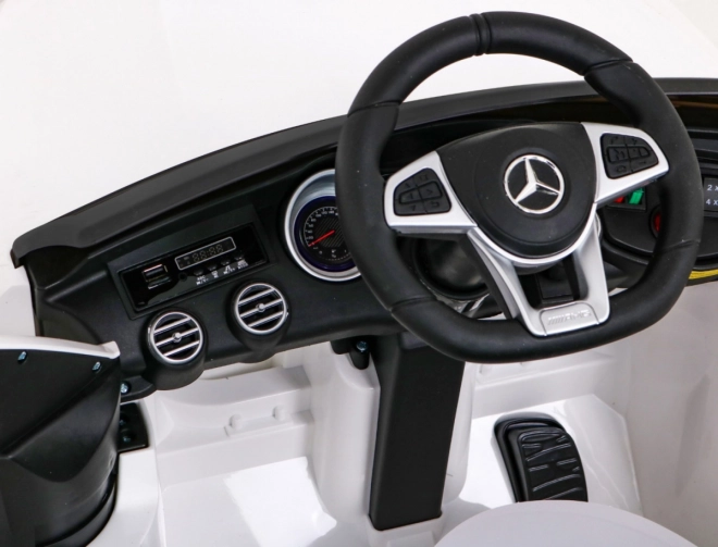 Mercedes Benz GLC63S per bambini bianco + telecomando + trazione 4x4 + MP3 LED + EVA + avvio lento