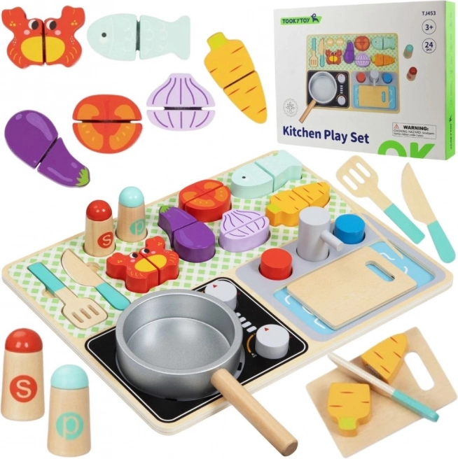 Cucina in legno con accessori per il piccolo chef