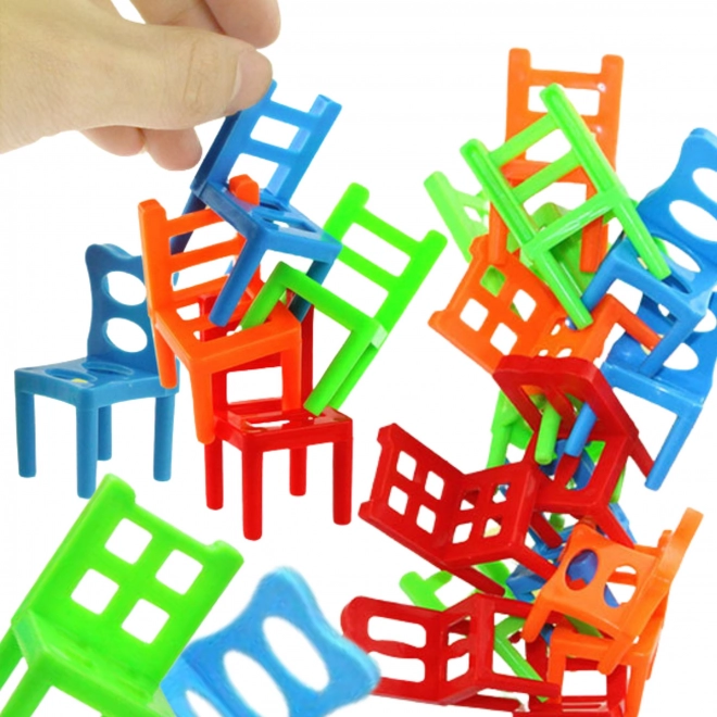 Gioco di abilità sedie in equilibrio per bambini
