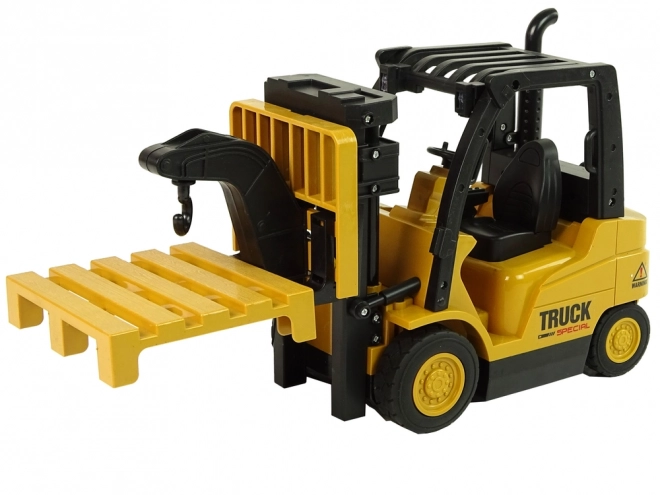 Carrello elevatore telecomandato con rotazione a 360 gradi pilota giallo