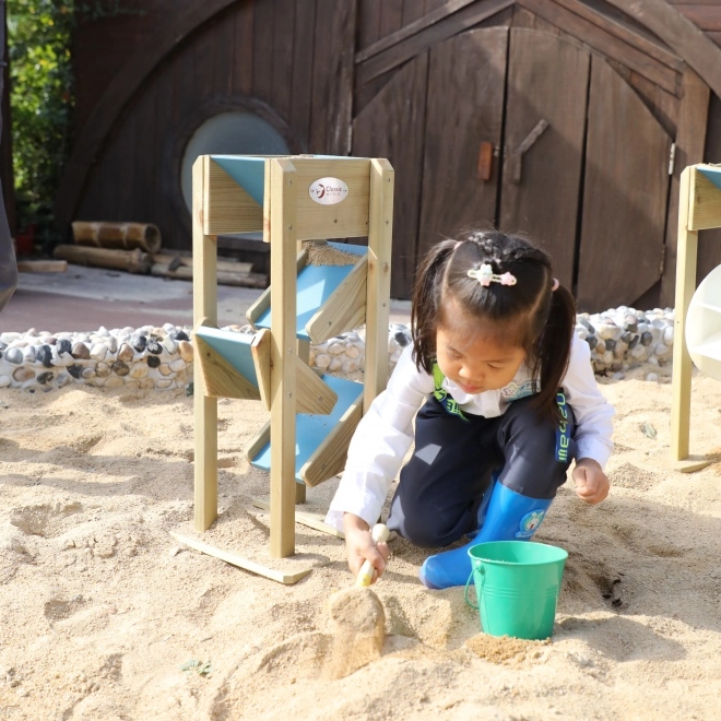 scivolo in legno per sabbia per bambini