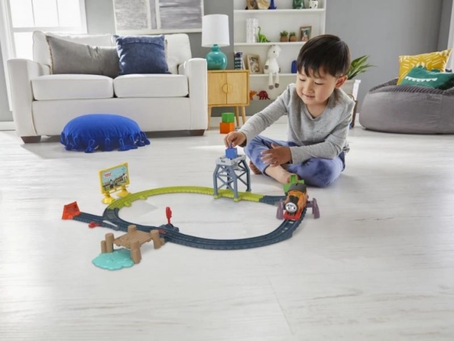 Fisher-Price Thomas e gli Amici Set di Treno con Locomotiva motorizzata Pietro