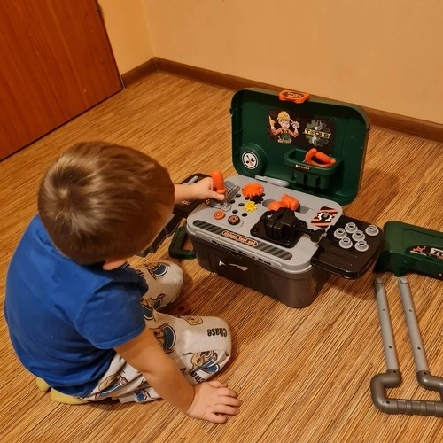 Officina giocattolo con valigia per bambini