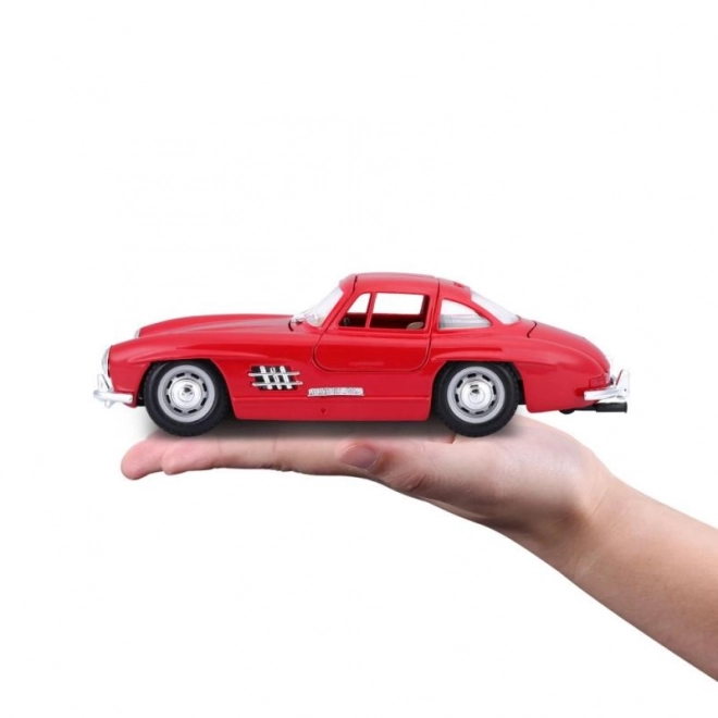 Modellino di Auto Mercedes-Benz 300SL Rosso in Scala 1:24