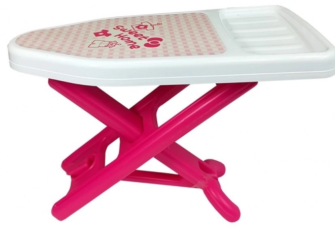 Set da stiro rosa con ferro da stiro e appendini