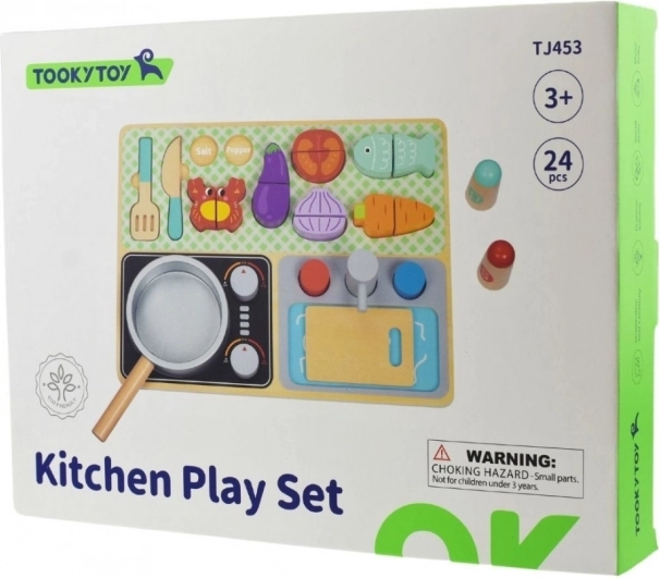 Cucina in legno con accessori per il piccolo chef