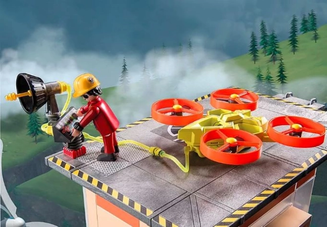 Azione sul tetto con il drone