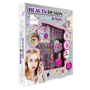 Set beauty design trucco e unghie