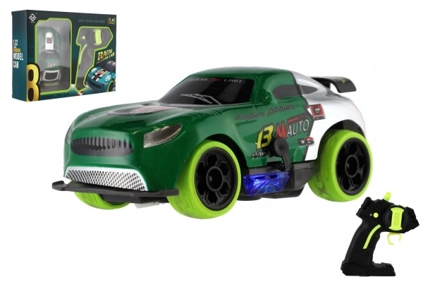 Auto da corsa RC verde con luci