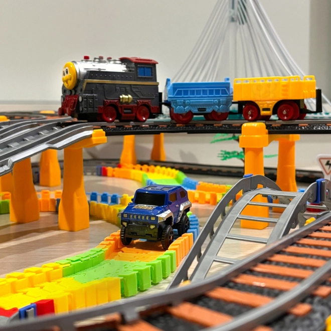 Set pista da corsa e trenino elettrico 2 in 1