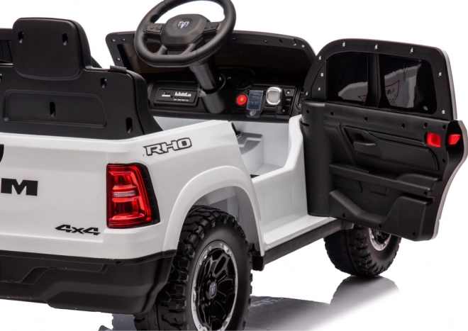 Auto elettrica bambini Dodge Ram bianco