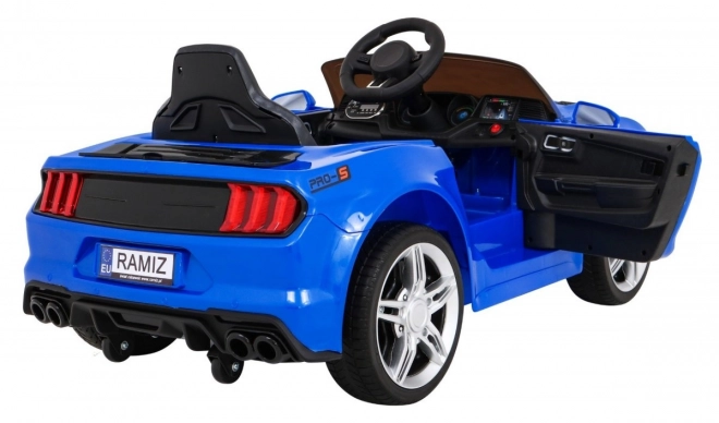 GT Macchina sportiva giocattolo a batteria per bambini blu + telecomando + partenza lenta + portapacchi + LED MP3