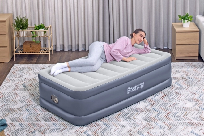 Materasso gonfiabile con pompa Bestway