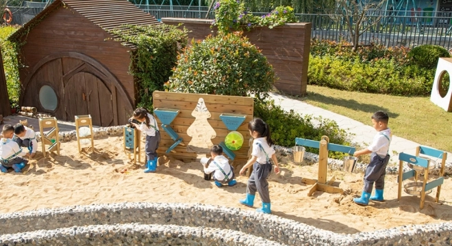 scivolo in legno per sabbia per bambini