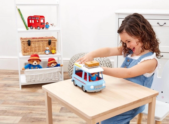 Caravan con Paddington e accessori