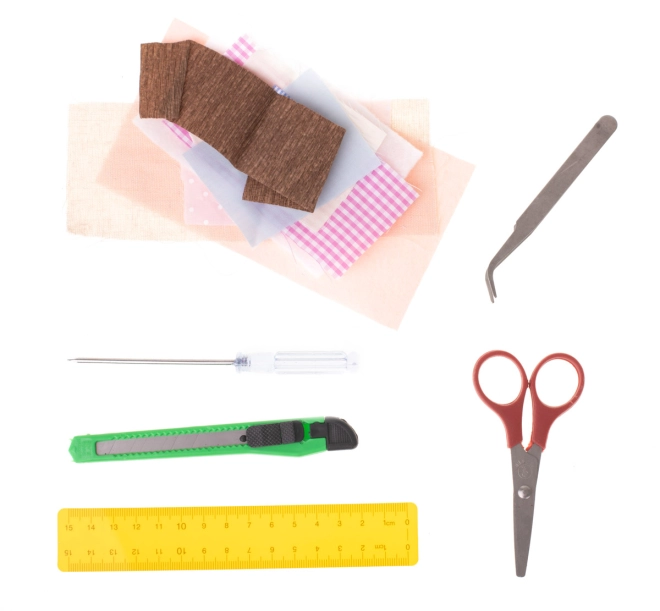 Set fai-da-te con strumenti e colla