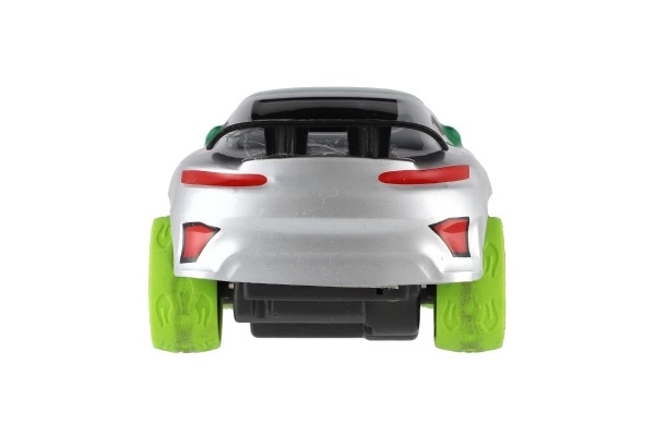 Auto da corsa RC verde con luci